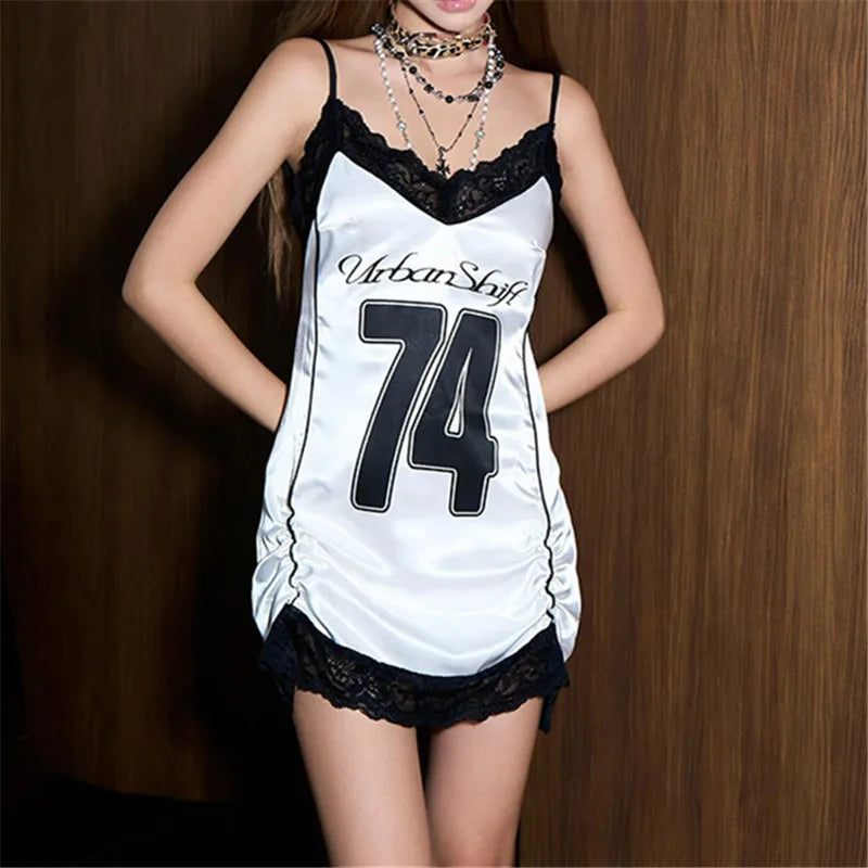 Gothic Backless Sleeveless Jersey Mini Dress — dettaglio della stampa