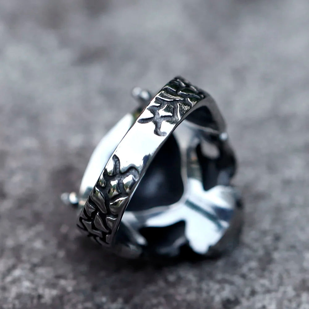 Gothic Crowned Skull Ring — in alternativa