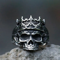 Gothic Crowned Skull Ring — vista frontale