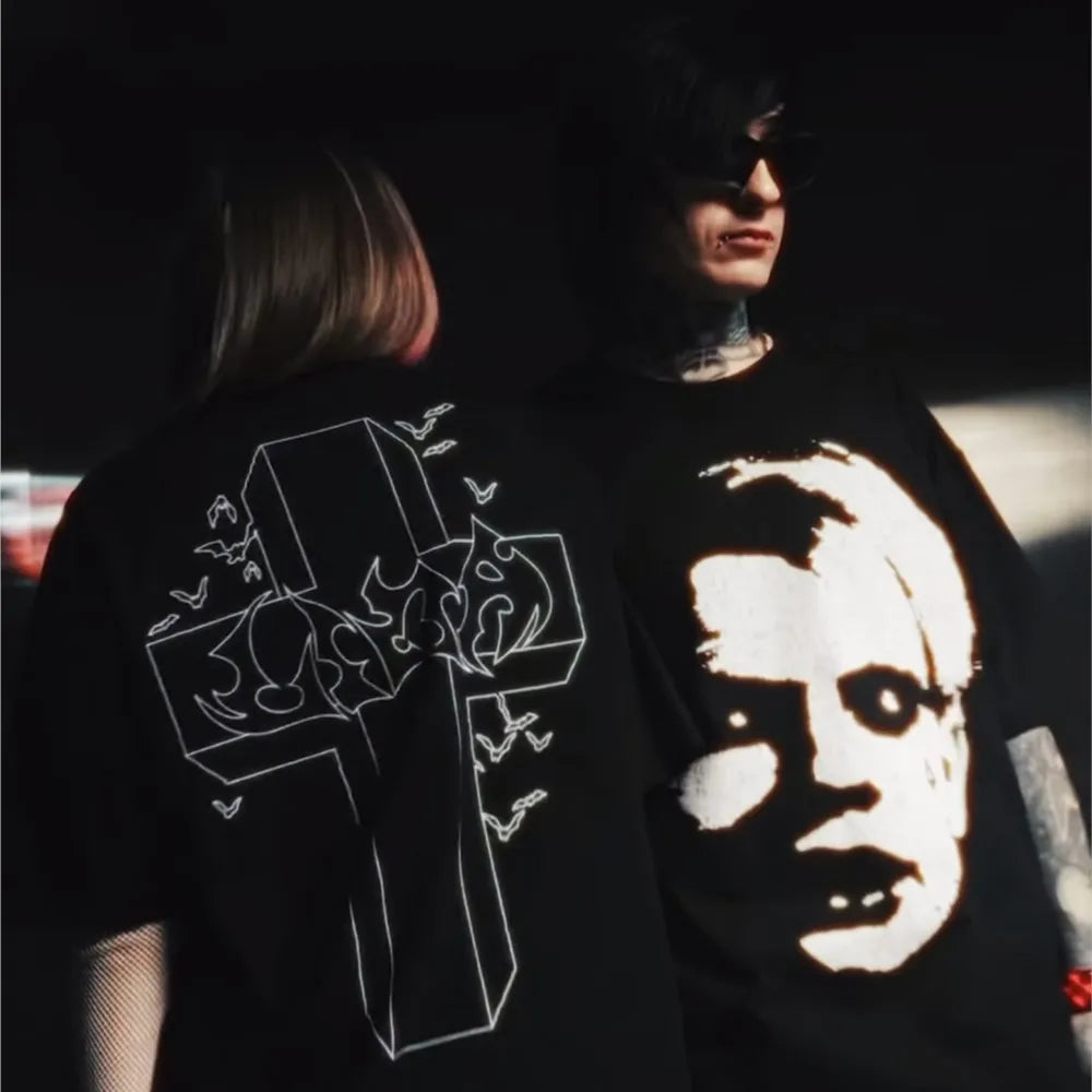 Gothic Icon Graphic T Shirt — vista laterale