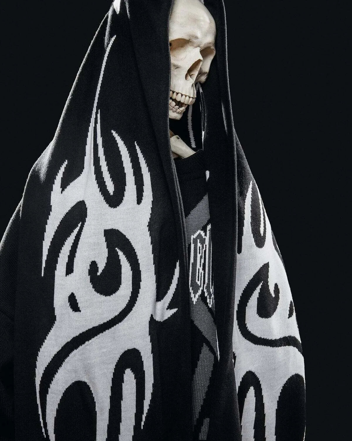 Gothic 'Satan Club' Graphic Scarf — in alternativa