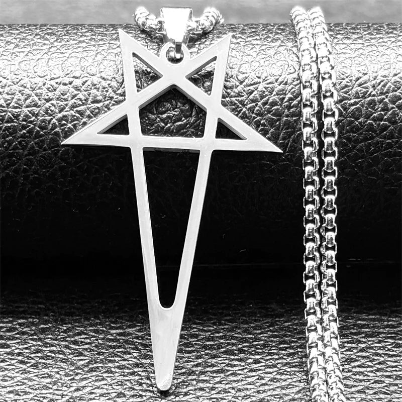 Gothic Star Pendant Necklace — vista posteriore