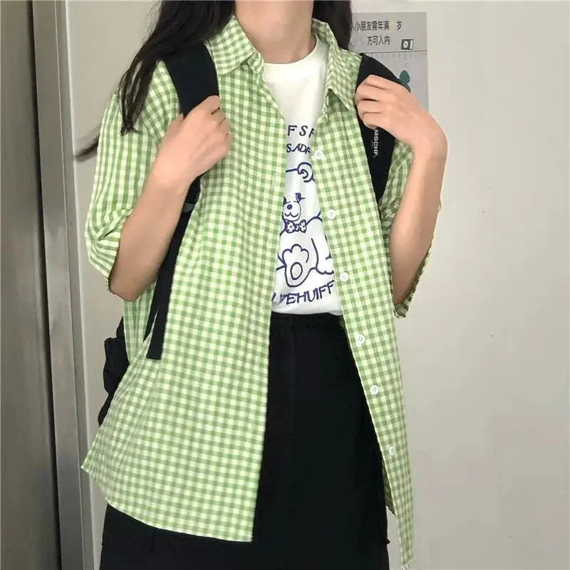 Green Plaid Oversized Short Sleeve Button Up Shirt — dettaglio della stampa