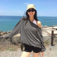 Grunge Off Shoulder Striped Long Sleeve Top — vista frontale
