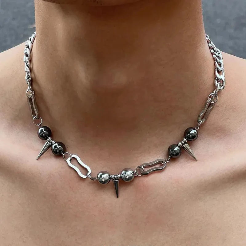 Hanging Rivet Splicing Bead Necklace — dettaglio del tessuto