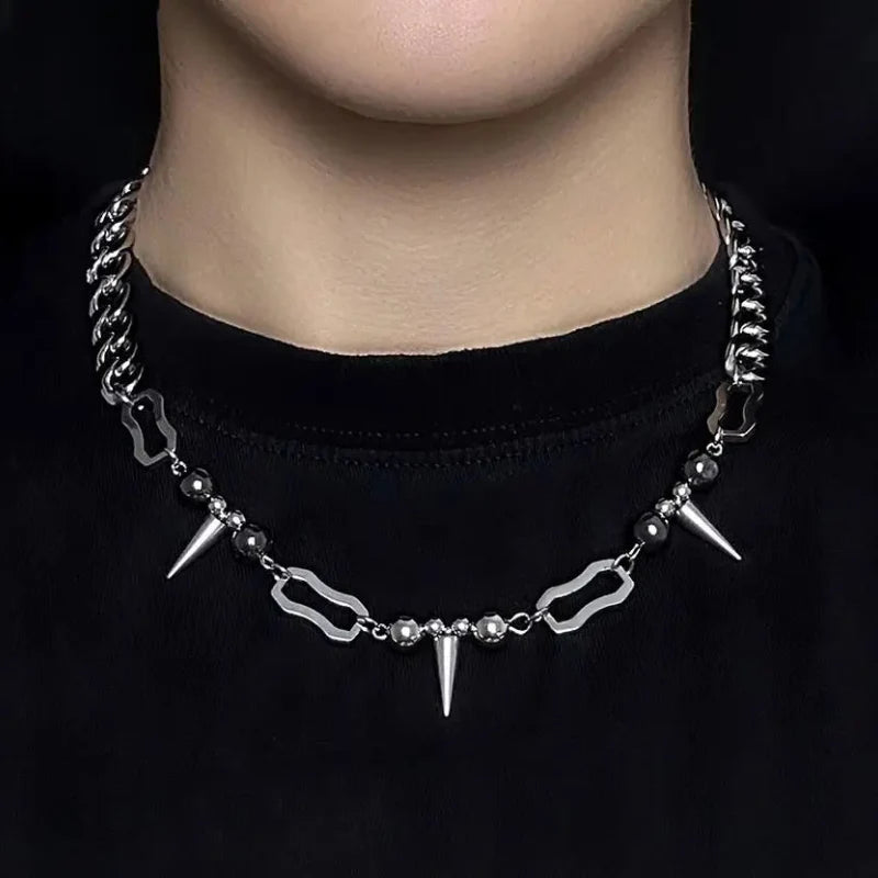 Hanging Rivet Splicing Bead Necklace — vista posteriore