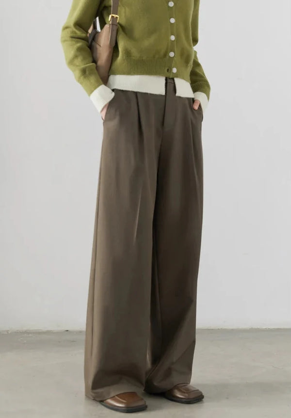 High Waist Pleated Boyfriend Fit Trousers — vista frontale