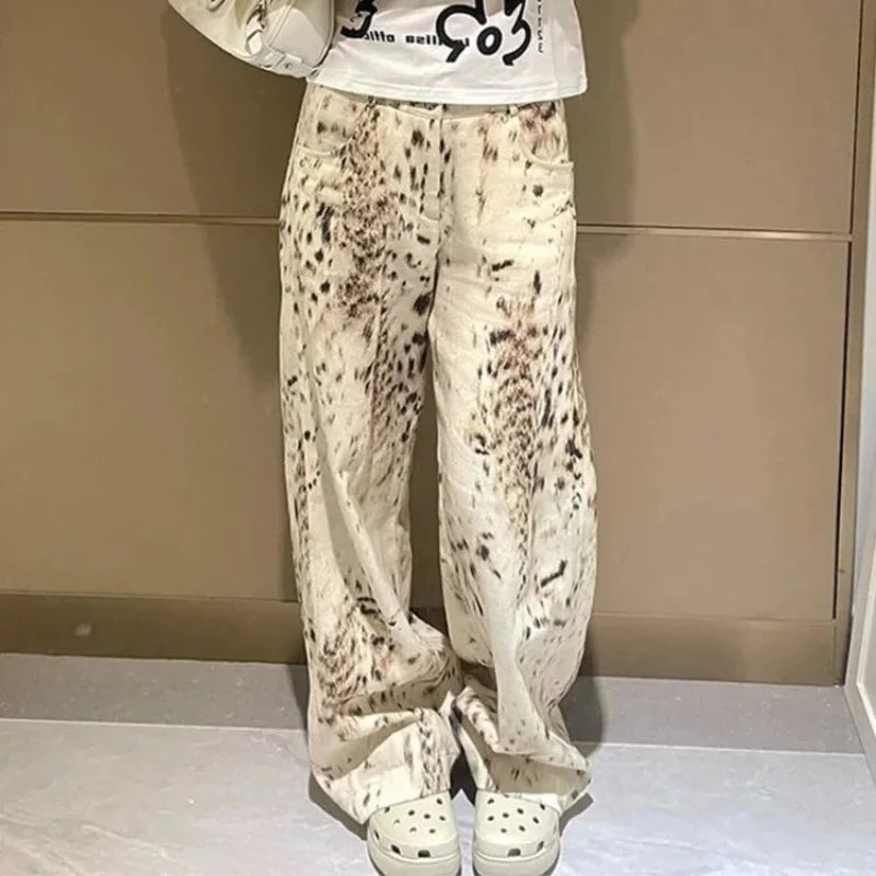 High Waisted Snow Leopard Denim Jeans — vista posteriore