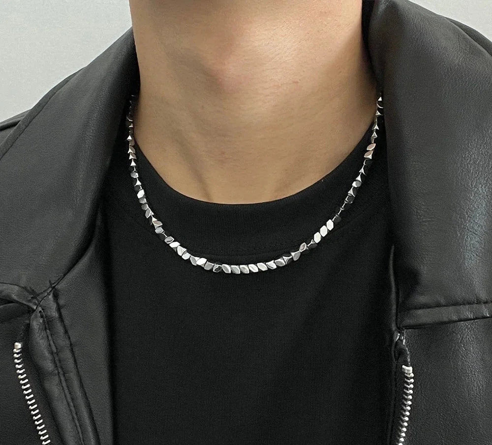 Irregular Chunk Steel Necklace — vista laterale