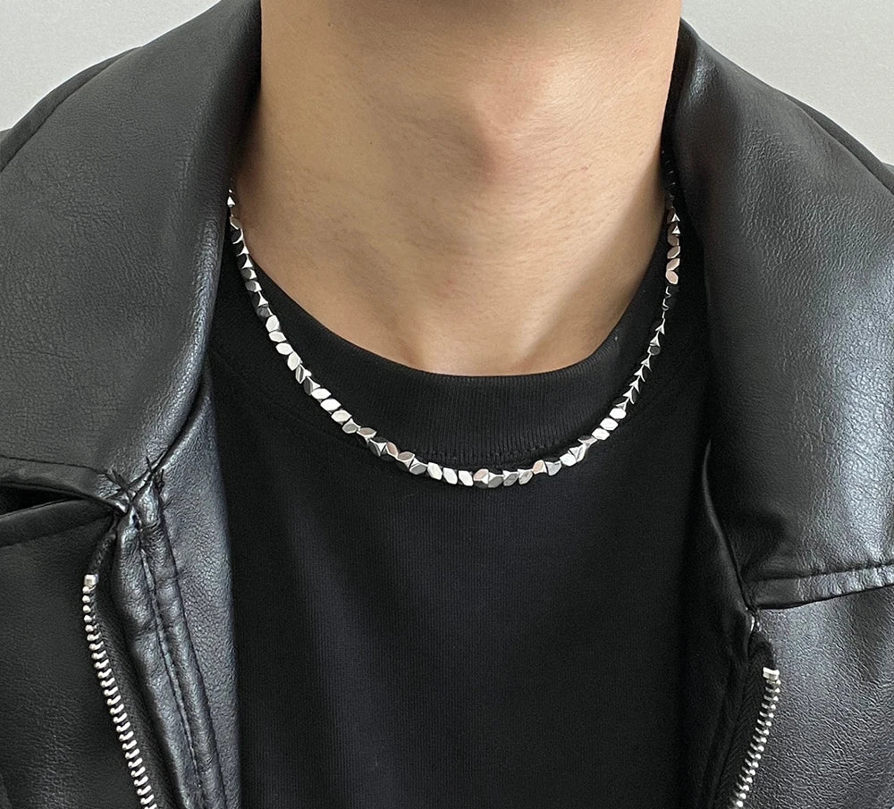 Irregular Chunk Steel Necklace — dettaglio del tessuto