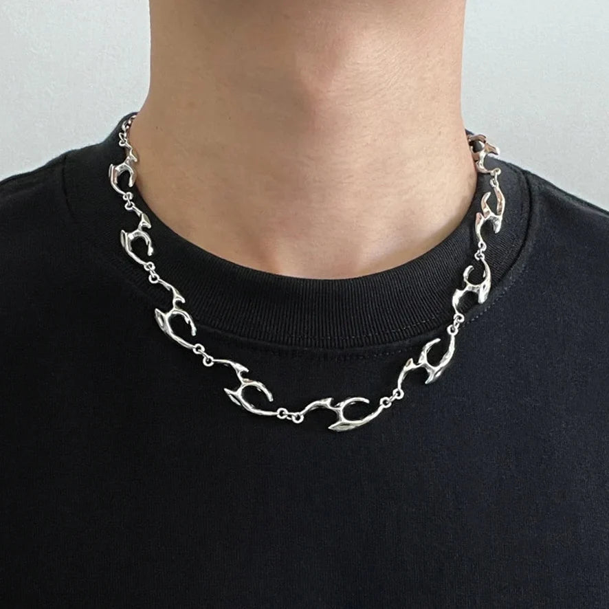 Irregular Flame Decal Necklace — dettaglio della stampa