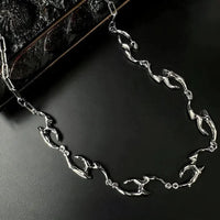 Irregular Flame Decal Necklace — dettaglio del tessuto
