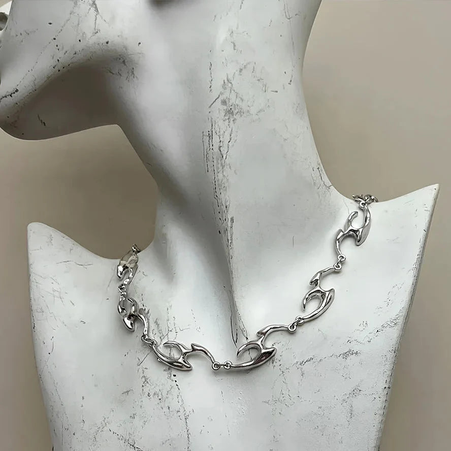 Irregular Flame Decal Necklace — vista completa