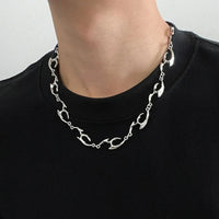 Irregular Flame Decal Necklace — dettaglio