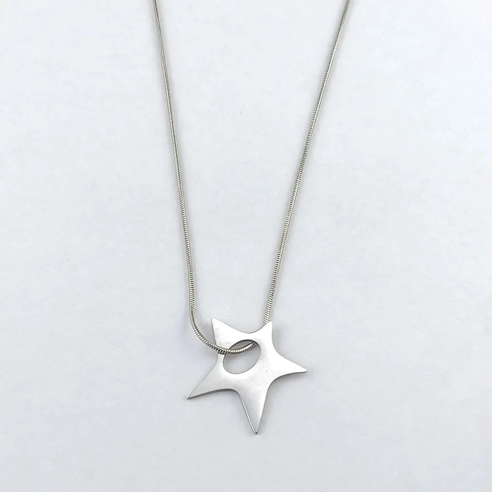 Irregular Star Aesthetic Pendant Necklace — vista laterale