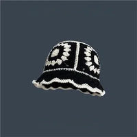 Knit Bucket Hat — dettaglio della stampa