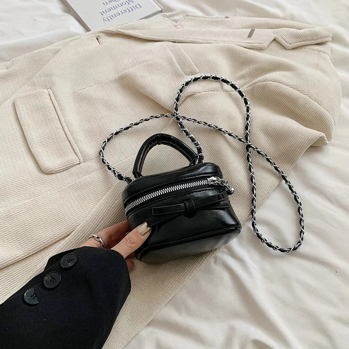 Leather Mini Box Handbag — dettaglio