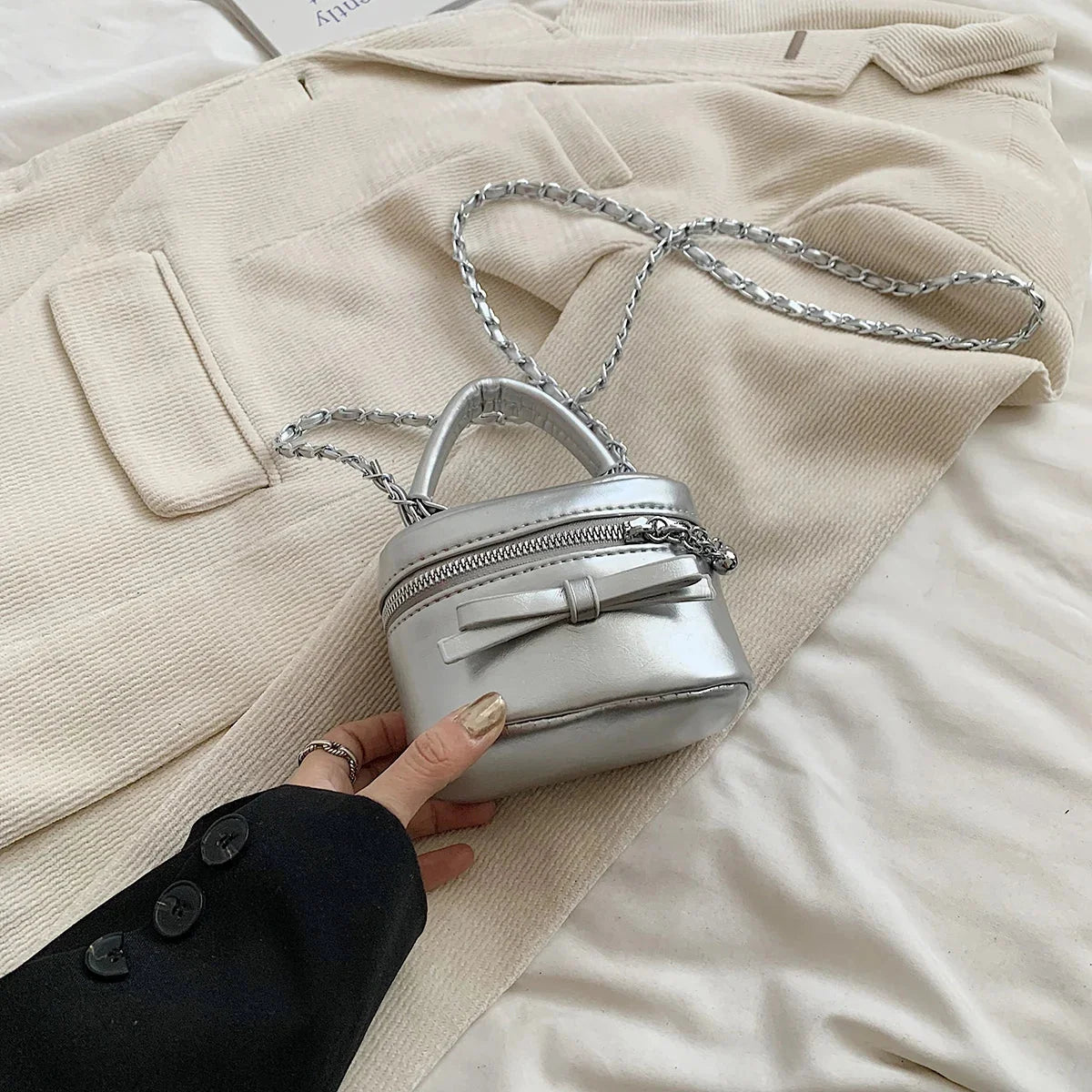 Leather Mini Box Handbag — dettaglio della stampa