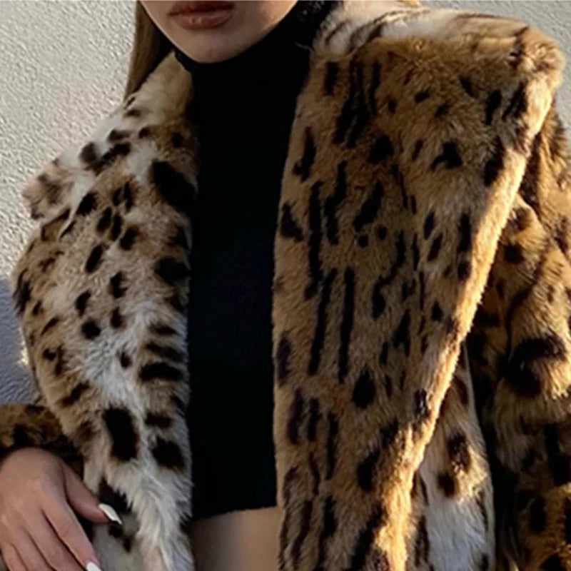 Leopard Print Faux Fur Long Coat — vista frontale