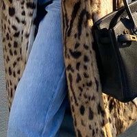 Leopard Print Faux Fur Long Coat — vista laterale