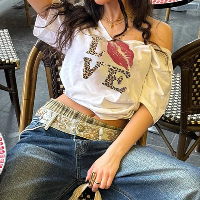 Leopard Print Love Graphic Off Shoulder Crop Top — in alternativa