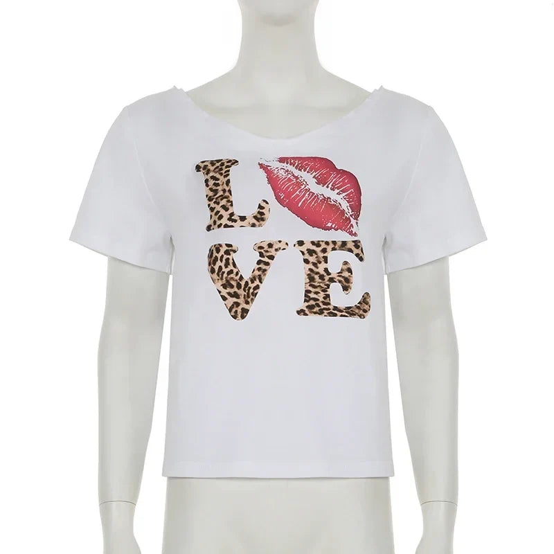 Leopard Print Love Graphic Off Shoulder Crop Top — dettaglio del tessuto