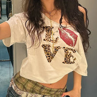 Leopard Print Love Graphic Off Shoulder Crop Top — dettaglio