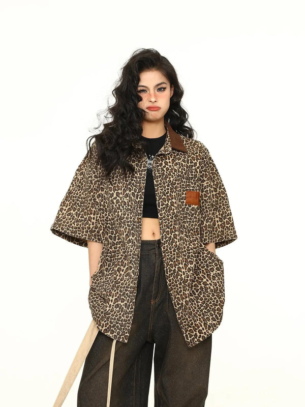 Leopard Print Short Sleeved Baggy Button Up Shirt — vista frontale