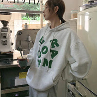 Letter Collage Baggy Womens Hoodie — dettaglio della stampa