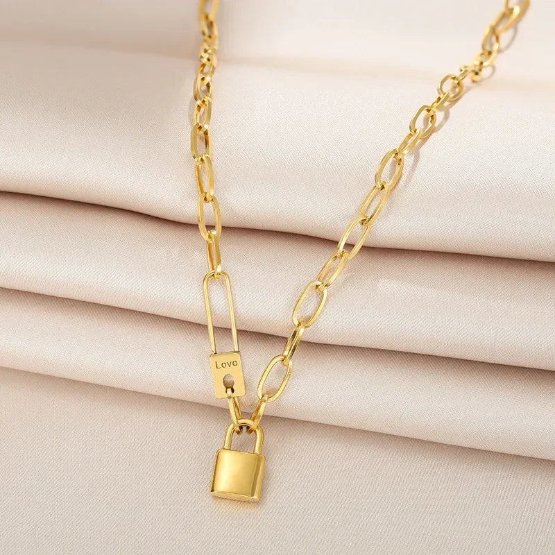 Letter Love Lock Pendant Necklace — dettaglio della stampa