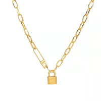 Letter Love Lock Pendant Necklace — vista laterale