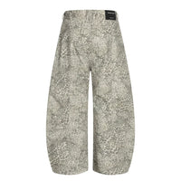 Light Leopard Print Baggy Denim Curved Barrel Jeans — dettaglio della stampa