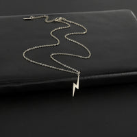 Lightning Pendant Necklace — dettaglio del tessuto