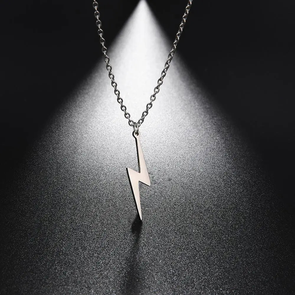 Lightning Pendant Necklace — vista completa