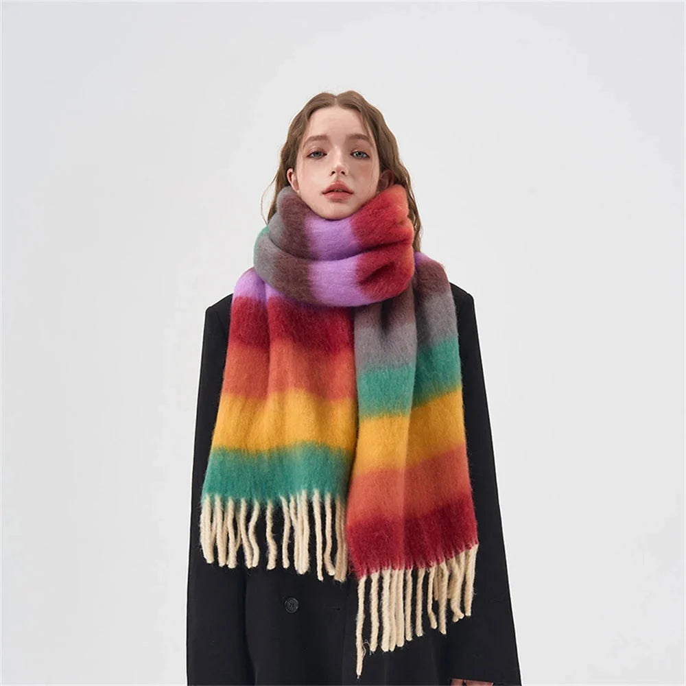 Lightweight Rainbow Knitted Shawl Scarf — dettaglio