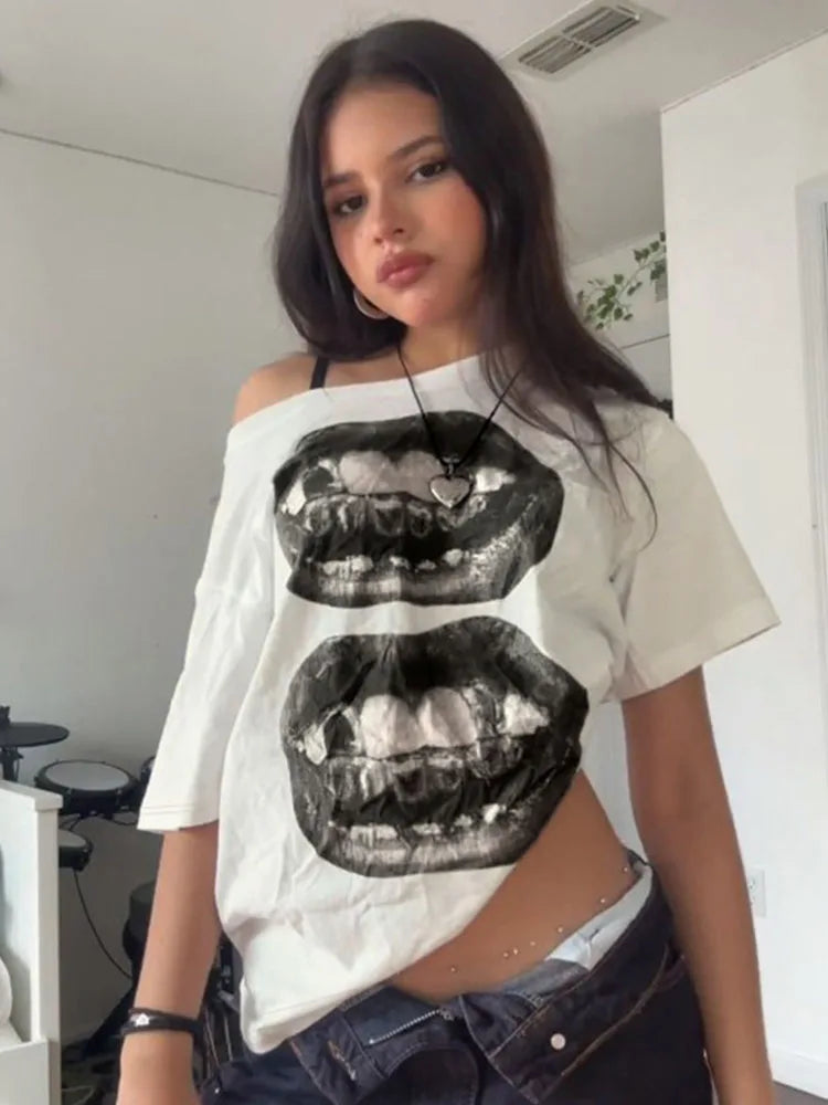 Lippy Lips Graphic Off Shoulder Top — dettaglio