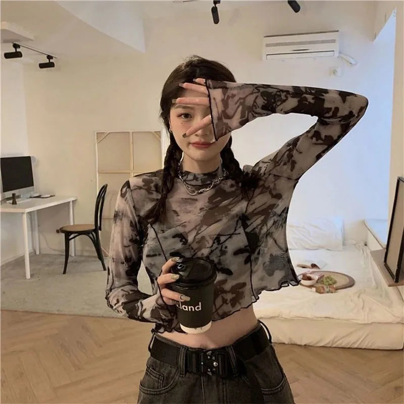 Long Sleeve Printed Mesh Top — dettaglio del tessuto