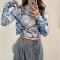 Long Sleeve Printed Mesh Top — dettaglio della stampa