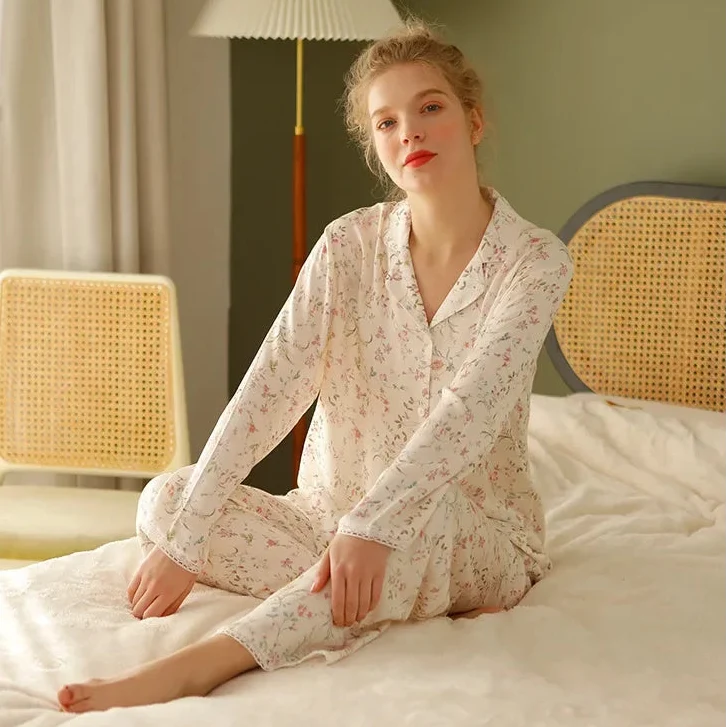 Long Sleeve Willow Leaf Print Two Piece Pyjamas — in alternativa