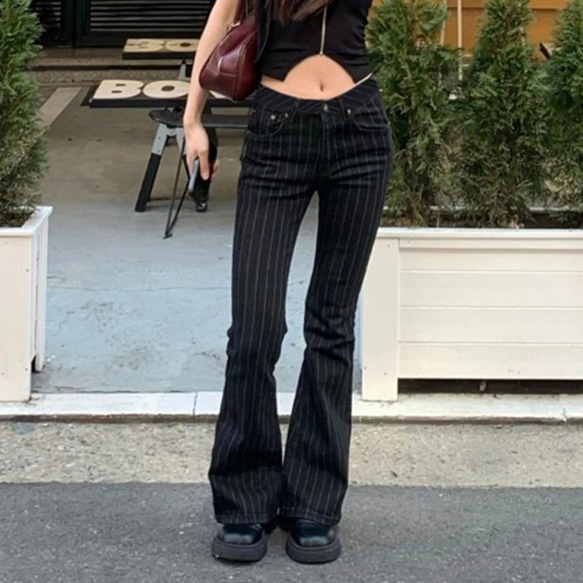 Low Rise Pinstripe Black Flared Denim Jeans — dettaglio della stampa