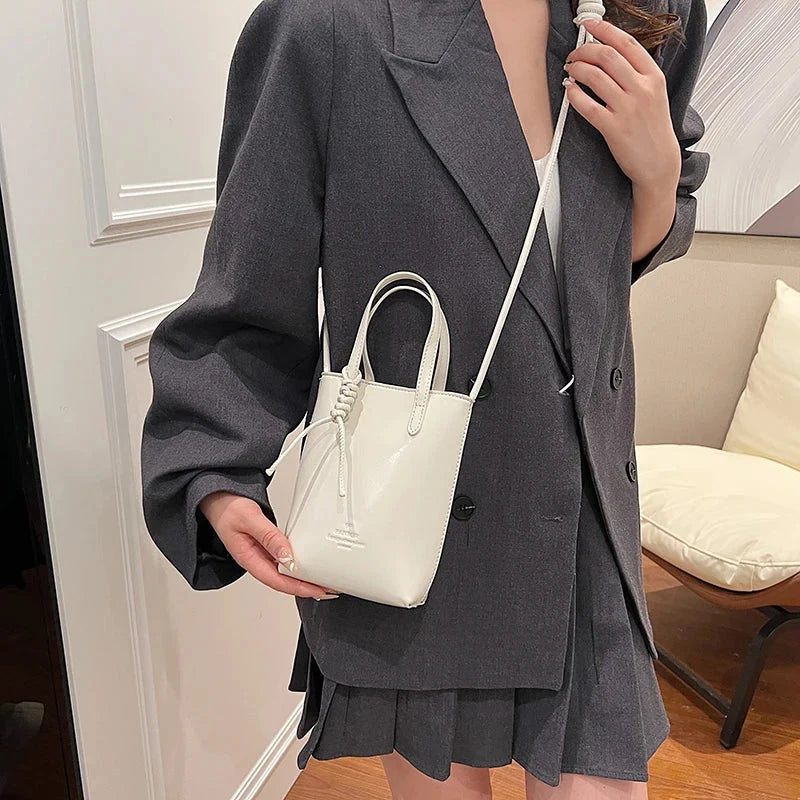 Mini Leather Crossbody Handbag — vista frontale