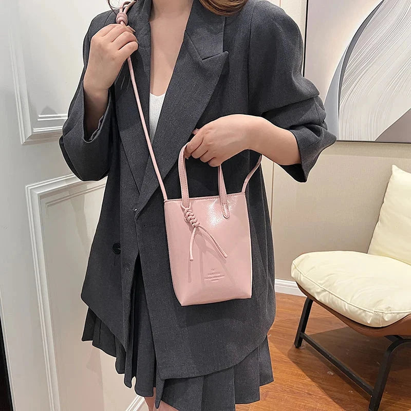 Mini Leather Crossbody Handbag — vista laterale