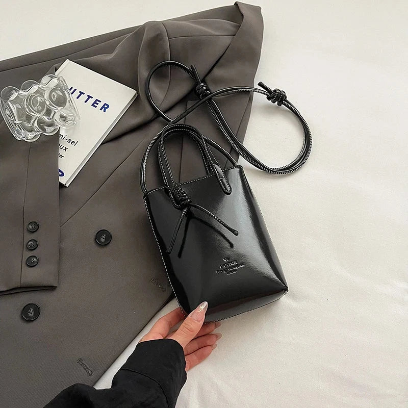 Mini Leather Crossbody Handbag — vista frontale
