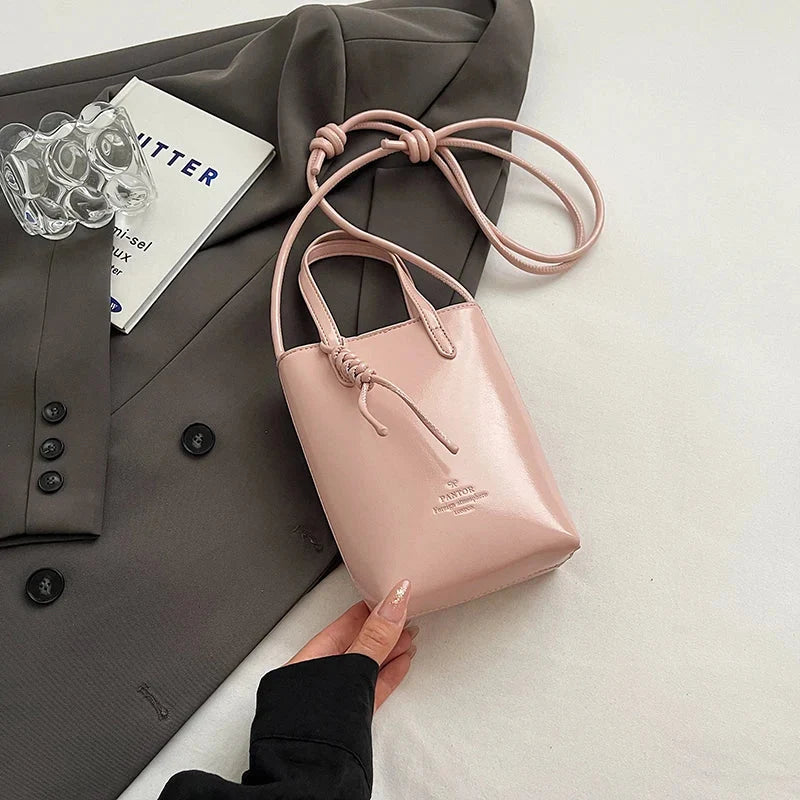 Mini Leather Crossbody Handbag — dettaglio