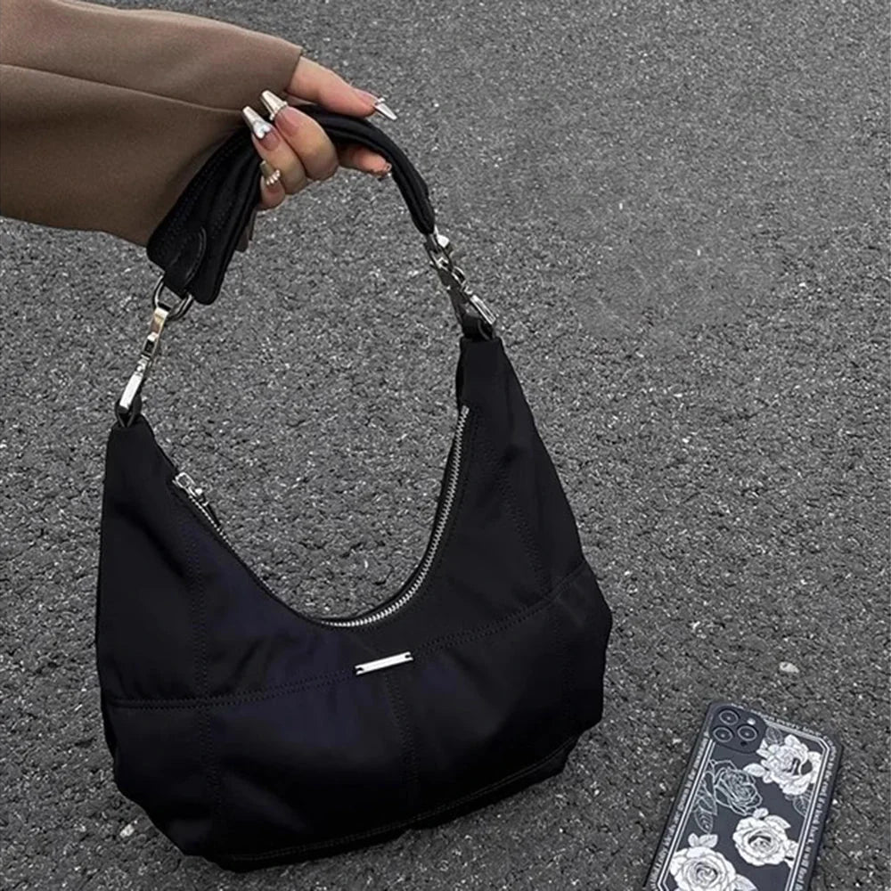 Mini Purse Crescent Handbag — dettaglio della stampa