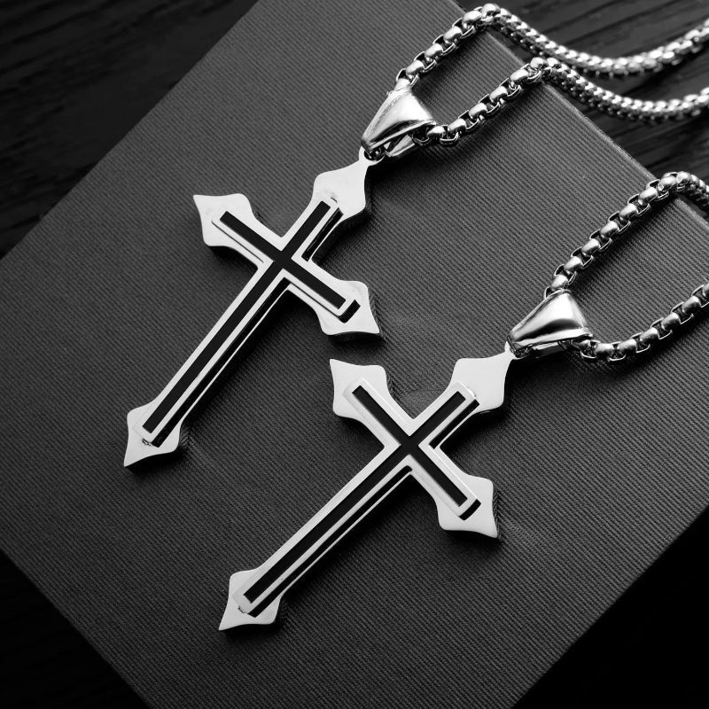Minimalist Cross Pendant Necklace — vista posteriore