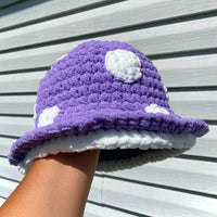 Mushroom Knit Bucket Hat — vista laterale