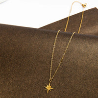 North Star Pendant Necklace — vista posteriore
