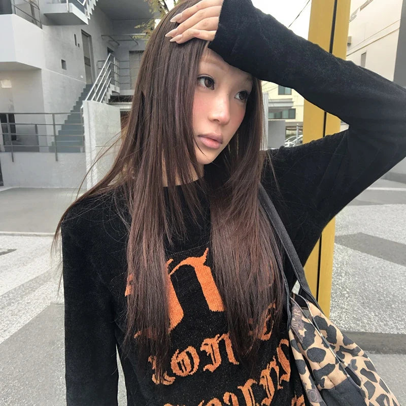 Orange And Black Graphic Long Sleeve Top — dettaglio della stampa