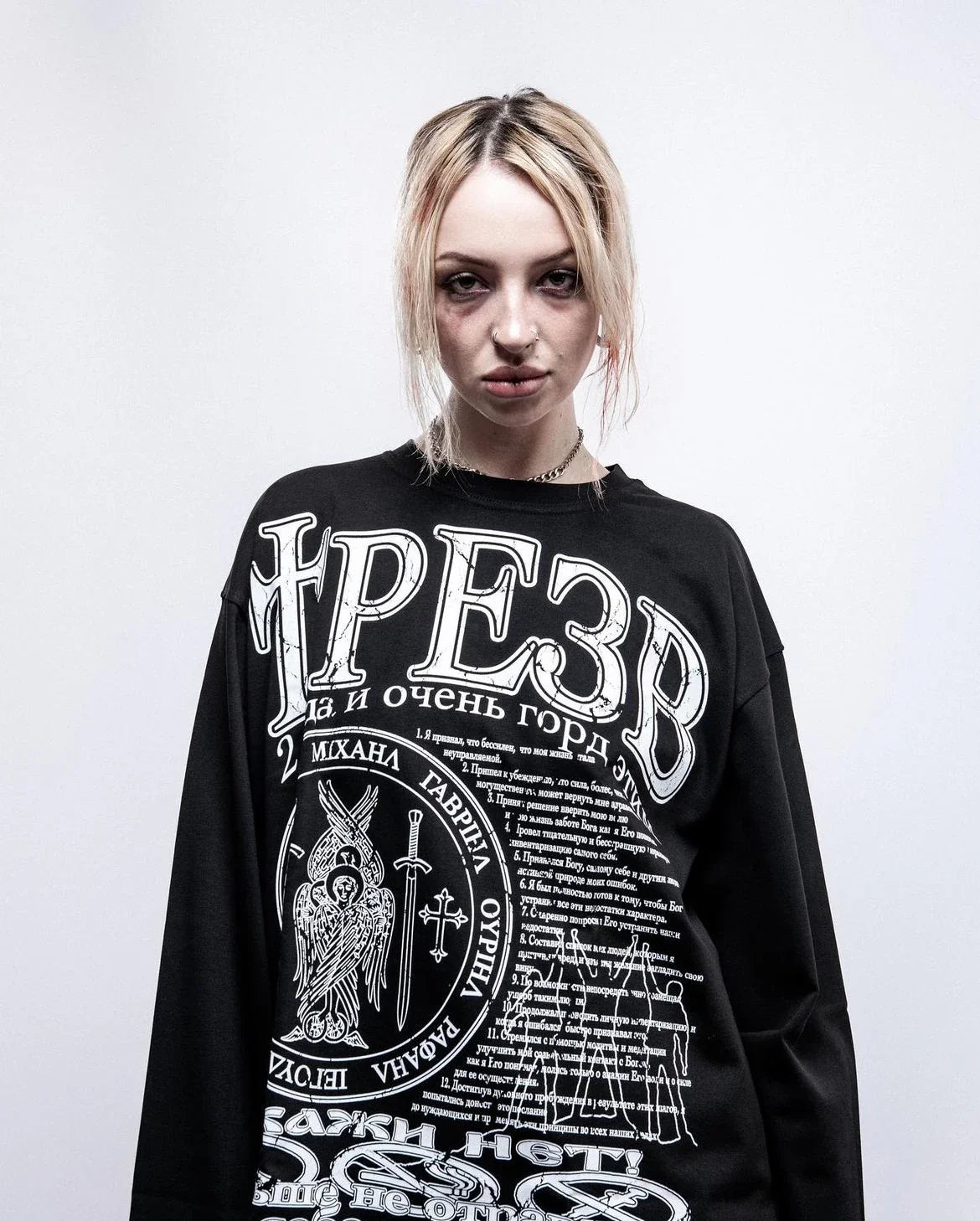 Oversized Gothic Graphic Long Sleeve Top — vista frontale